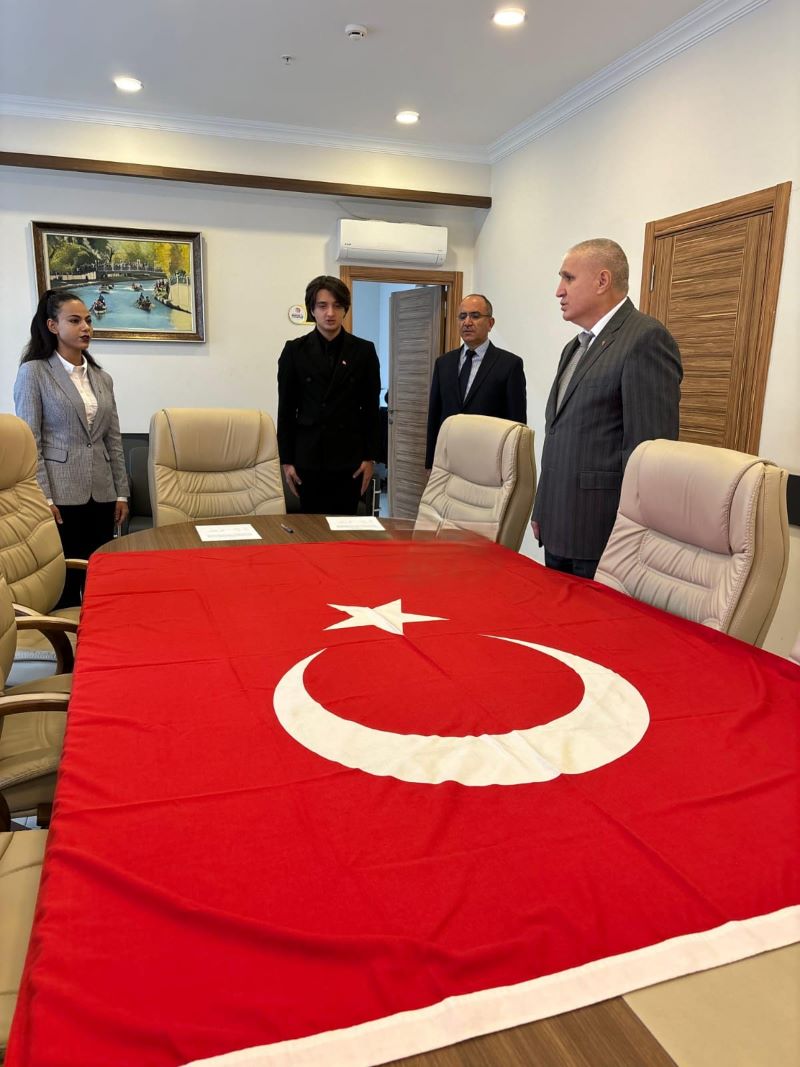 ASLİ DEVLET MEMURLUĞUNA ATANANLARIN YEMİN MERASİMİ