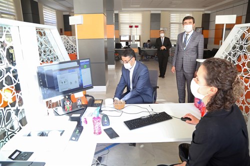 Valimiz Sayın Ali ÇELİK, yapımı tamamlanan "Konsept Nüfus Müdürlüğü" uygulamasını yerinde inceledi.