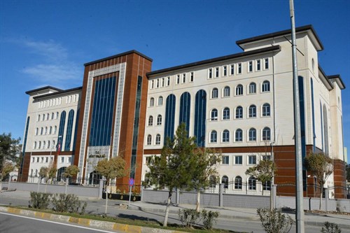 İlimiz Merkezinde 29 Temmuz 2013 tarihinde yapımına başlanan yeni Hükümet konağı tamamlanarak hizmete girdi. 