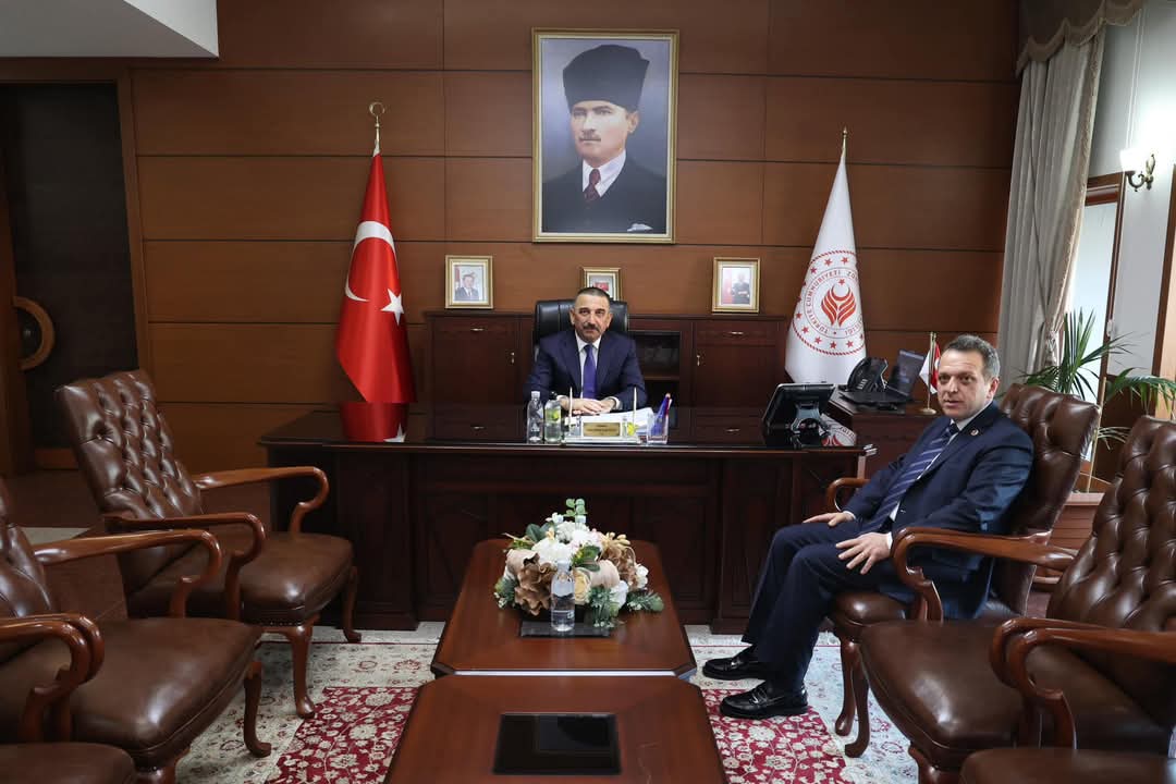 Valimiz Sayın Osman HACIBEKTAŞOĞLU İlimizde göreve başlayan İl Müdürümüz Sayın Tolga ABALI' yı Makamında kabul etti.